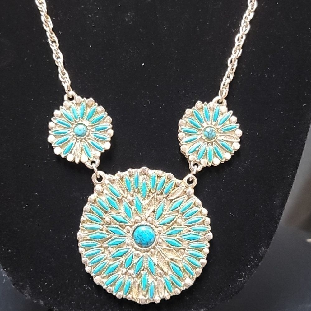 𝅺SILVER AND TURQUOISE STATEMENT NECKLACE - Picture 2 of 6